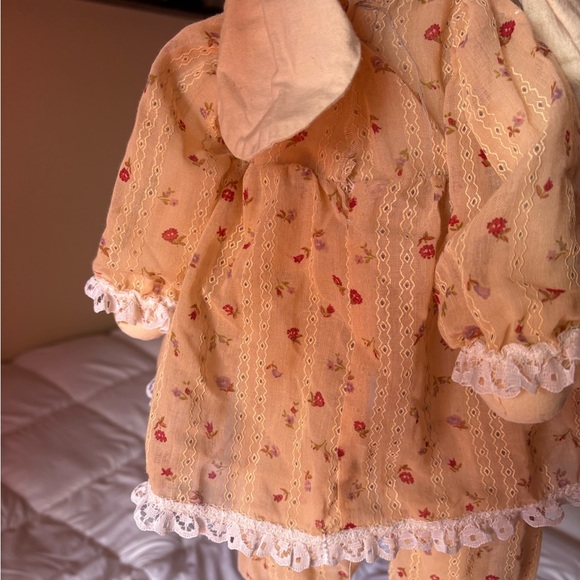 Vintage classic bunny doll with lace dress - Picture 8 of 9